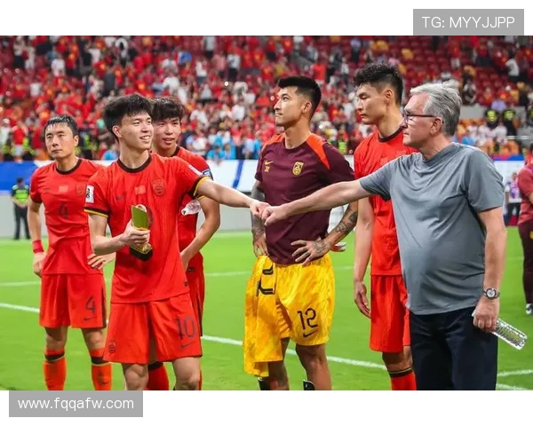 国足鏖战亚预赛主场绝平韩国球迷沸腾全场高唱期待晋级未来再创佳绩 国足鏖战亚预赛主场绝平韩国球迷沸腾全场高唱期待晋级未来再创佳绩