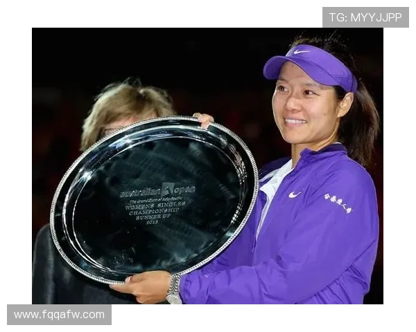 中国网球选手李娜荣获年度最佳运动员奖,突破历史创造新高 中国网球选手李娜荣获年度最佳运动员奖,突破历史创造新高