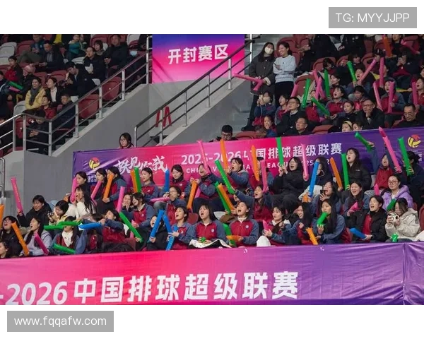 中国足球超级联赛新赛季揭幕战精彩纷呈 强强对决点燃球迷激情 中国足球超级联赛新赛季揭幕战精彩纷呈 强强对决点燃球迷激情