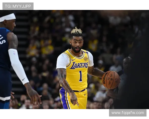 湖人队季前赛表现出色 詹姆斯与戴维斯默契十足 备战新赛季信心满满